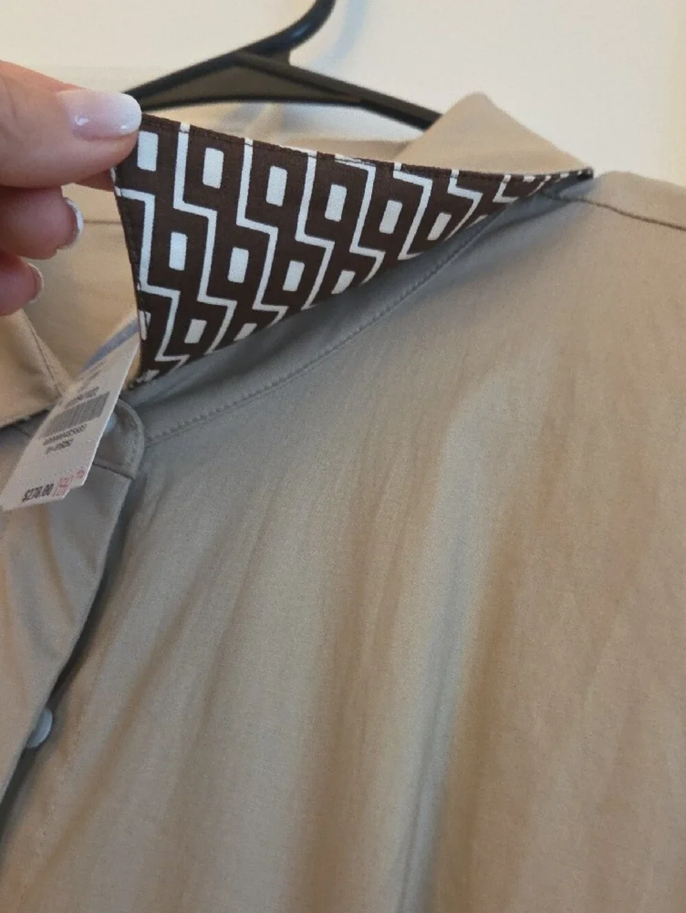 J McLaughlin Women's Long Beige Collared Shirt Dress with Patterned Cuff Detail - Picture 3 of 7